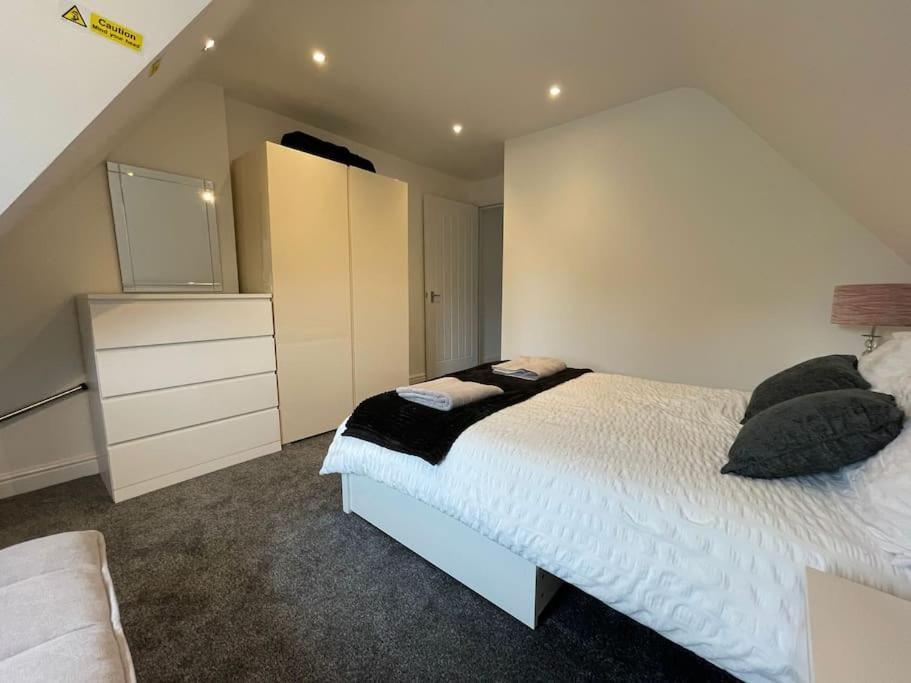Rosey Lodge -1Bedroom Cousy Flat - Parking, Netflix, Wifi - Close To Blenheim Palace & Oxford - F5 Kidlington Exterior photo