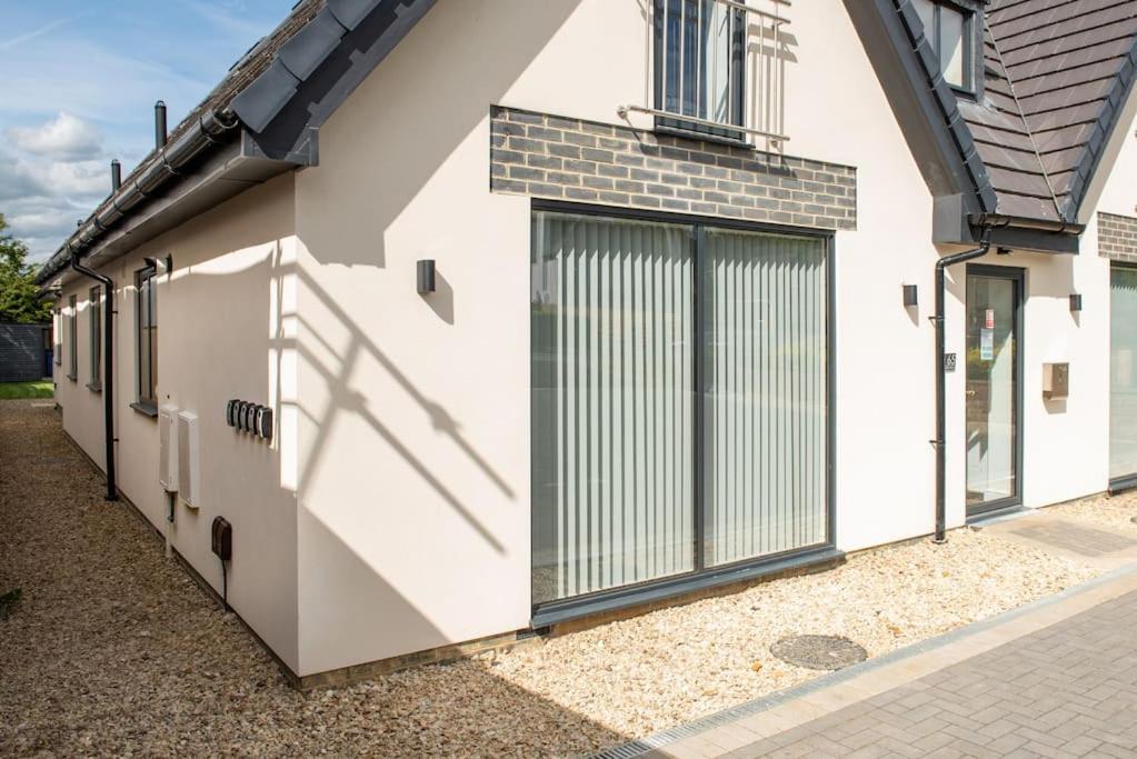 Rosey Lodge -1Bedroom Cousy Flat - Parking, Netflix, Wifi - Close To Blenheim Palace & Oxford - F5 Kidlington Exterior photo