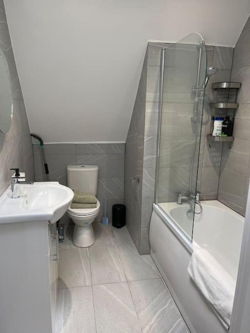Rosey Lodge -1Bedroom Cousy Flat - Parking, Netflix, Wifi - Close To Blenheim Palace & Oxford - F5 Kidlington Exterior photo