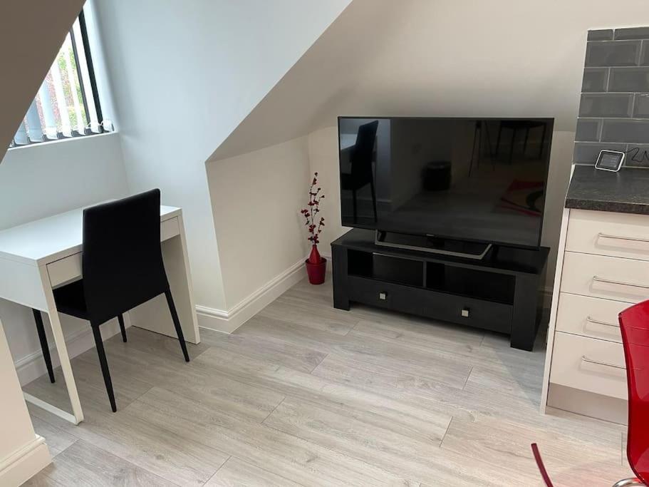 Rosey Lodge -1Bedroom Cousy Flat - Parking, Netflix, Wifi - Close To Blenheim Palace & Oxford - F5 Kidlington Exterior photo