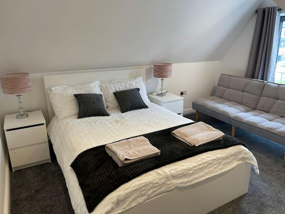 Rosey Lodge -1Bedroom Cousy Flat - Parking, Netflix, Wifi - Close To Blenheim Palace & Oxford - F5 Kidlington Exterior photo