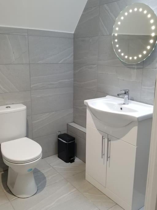 Rosey Lodge -1Bedroom Cousy Flat - Parking, Netflix, Wifi - Close To Blenheim Palace & Oxford - F5 Kidlington Exterior photo