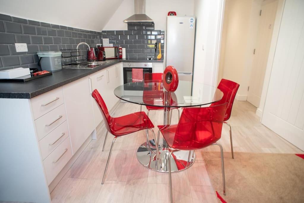Rosey Lodge -1Bedroom Cousy Flat - Parking, Netflix, Wifi - Close To Blenheim Palace & Oxford - F5 Kidlington Exterior photo