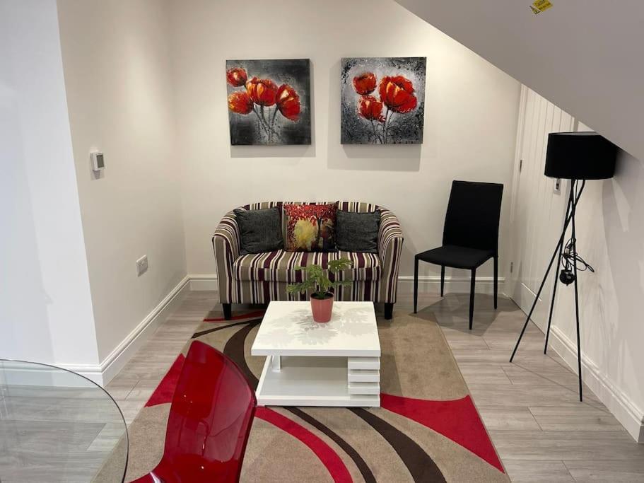 Rosey Lodge -1Bedroom Cousy Flat - Parking, Netflix, Wifi - Close To Blenheim Palace & Oxford - F5 Kidlington Exterior photo